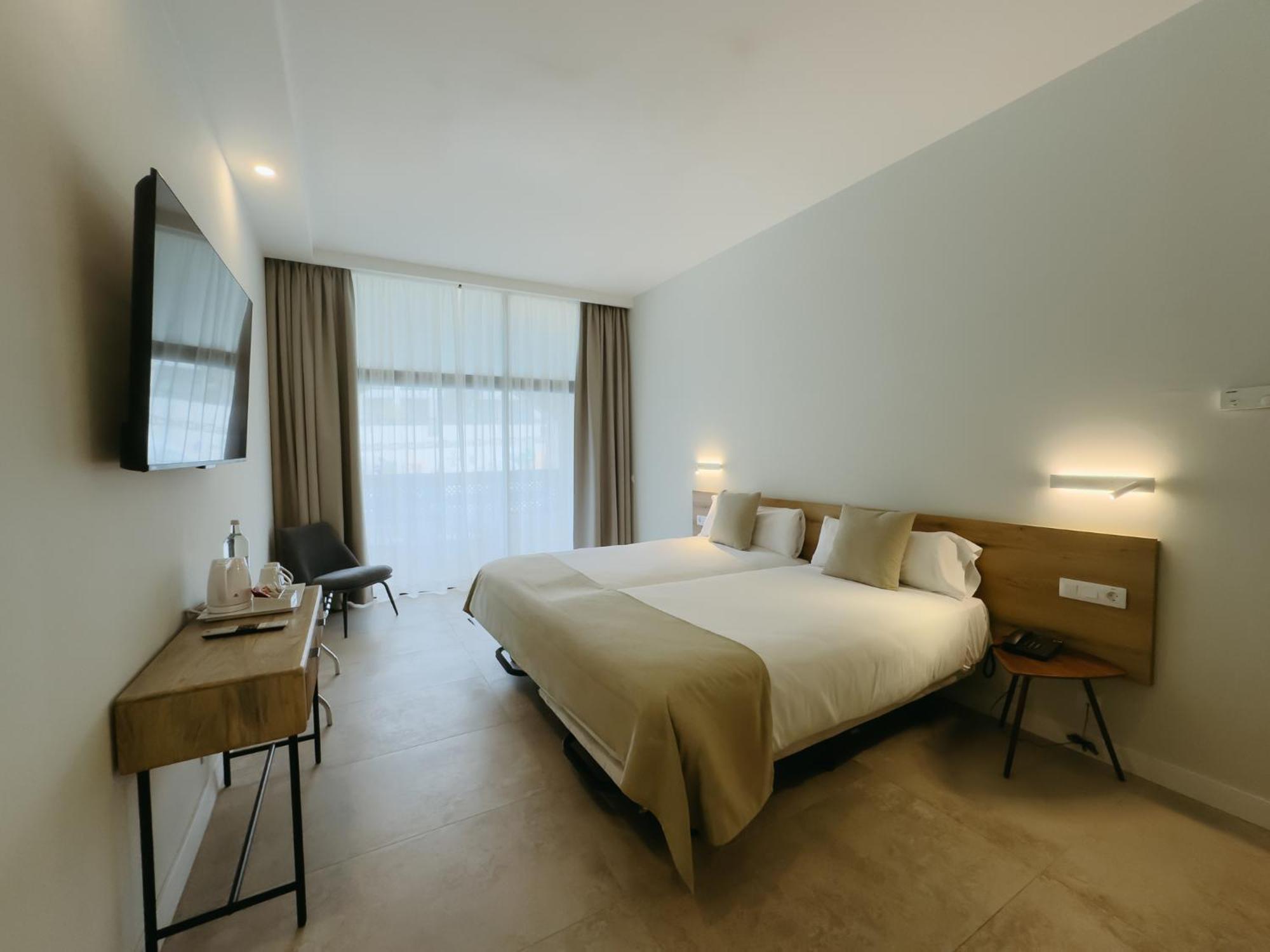 4 Hoteles con Golf cerca de Playa Esquinzo que Merecen Atención
