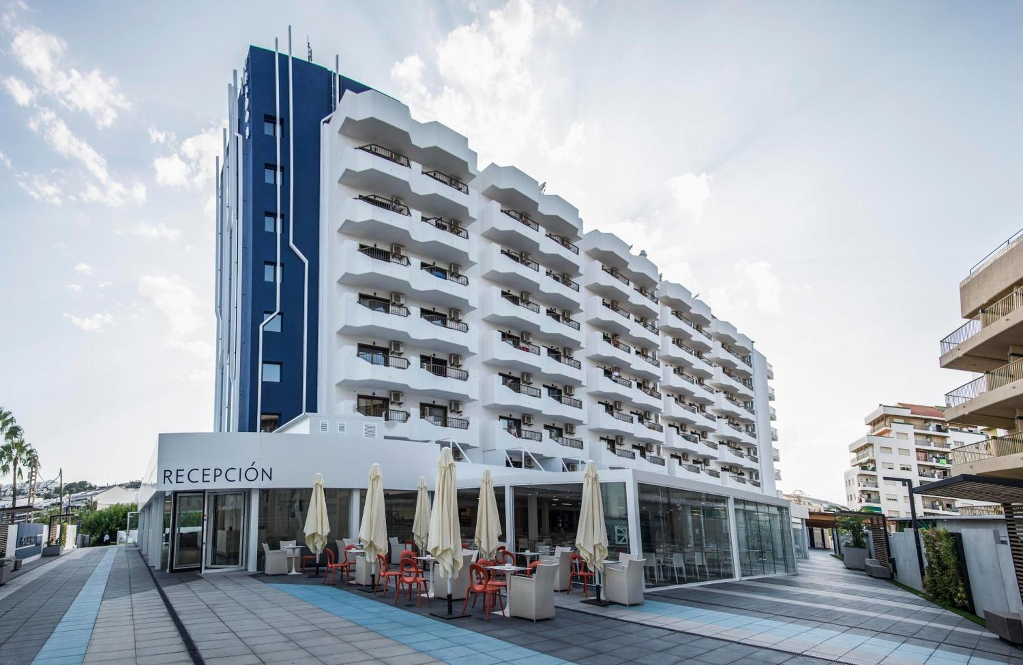 Cerca de San Pedro Apóstol: 4 Hoteles Románticos Comparados