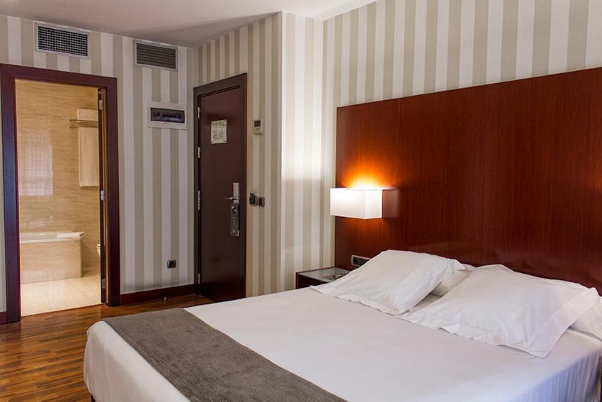 Alojarse en Murcia: 2 Hoteles Céntricos Comparados