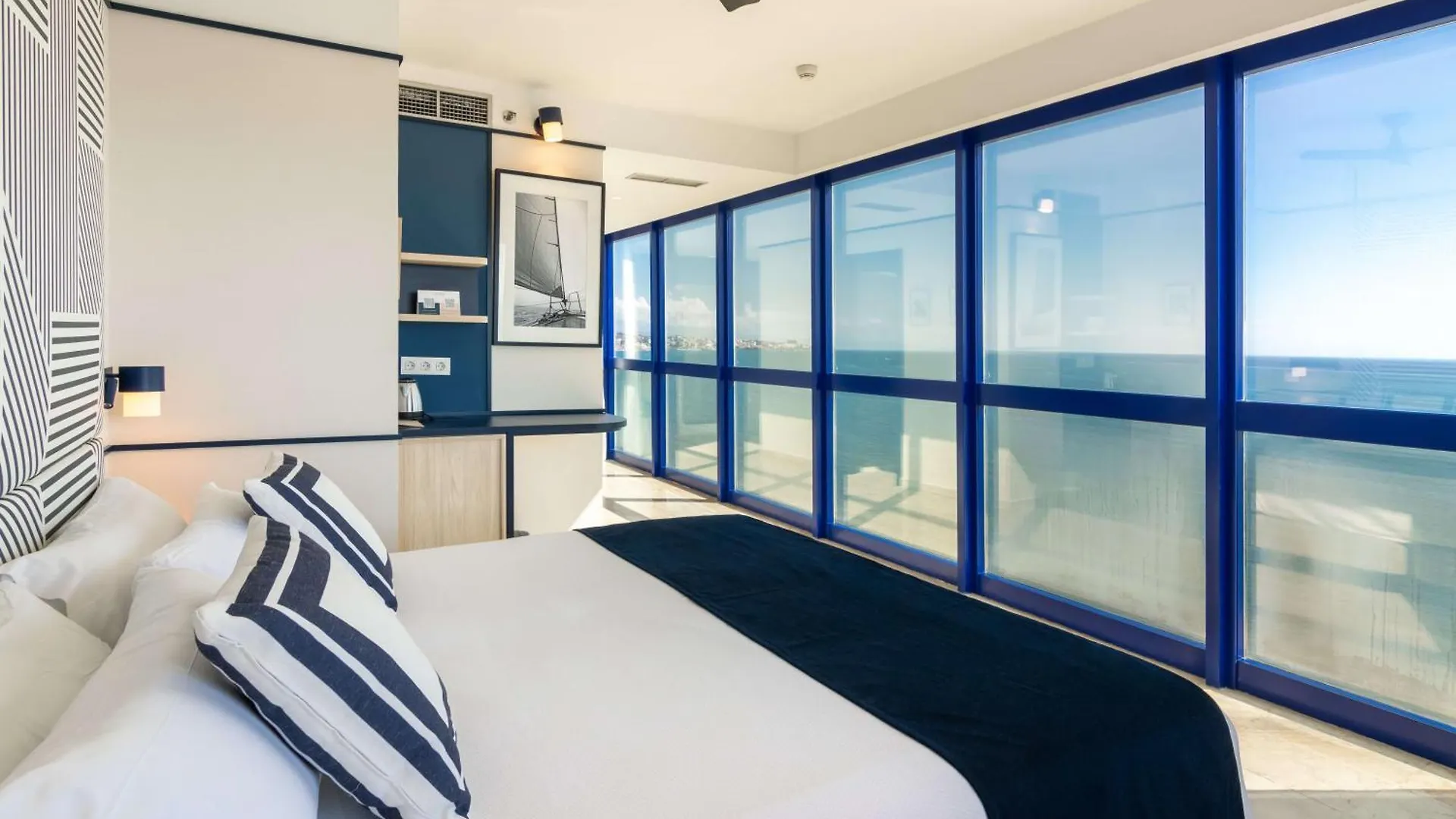 8 Hoteles de Playa cerca de Selwo Marina con Acceso Directo al Mar