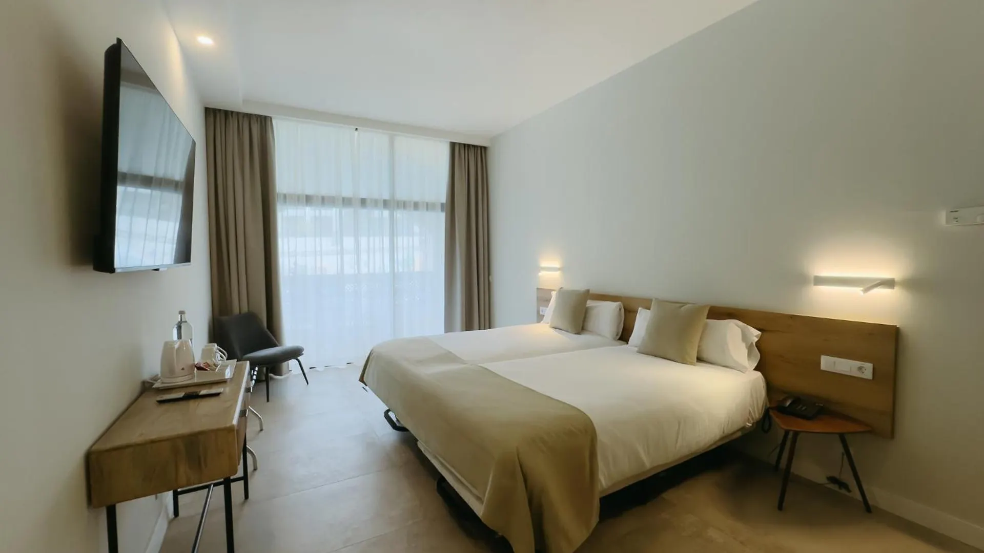 4 Hoteles con Golf cerca de Playa Esquinzo que Merecen Atención