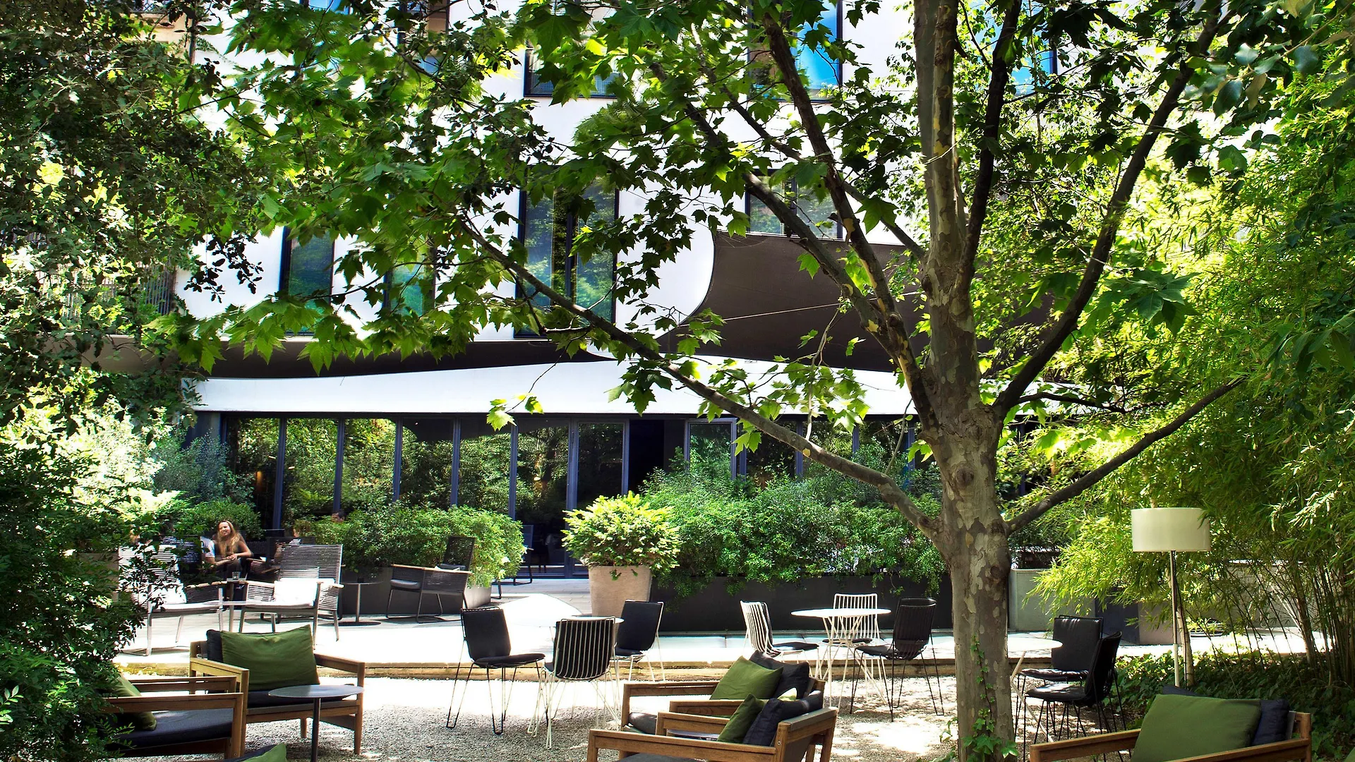 Staying In Eixample: 8 Hoteles con Servicios Resort Comparados