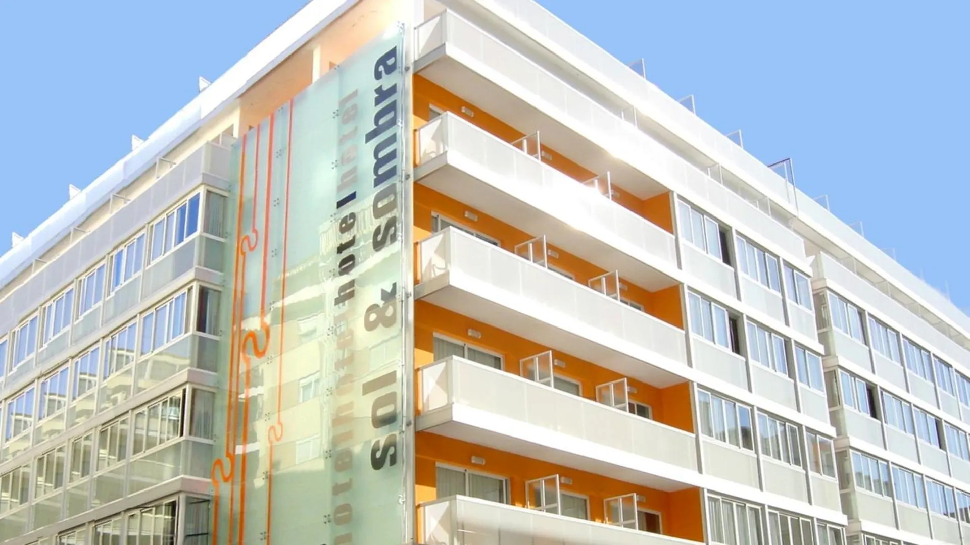 10 Hoteles Céntricos cerca de Terra Mítica que Vale Reservar