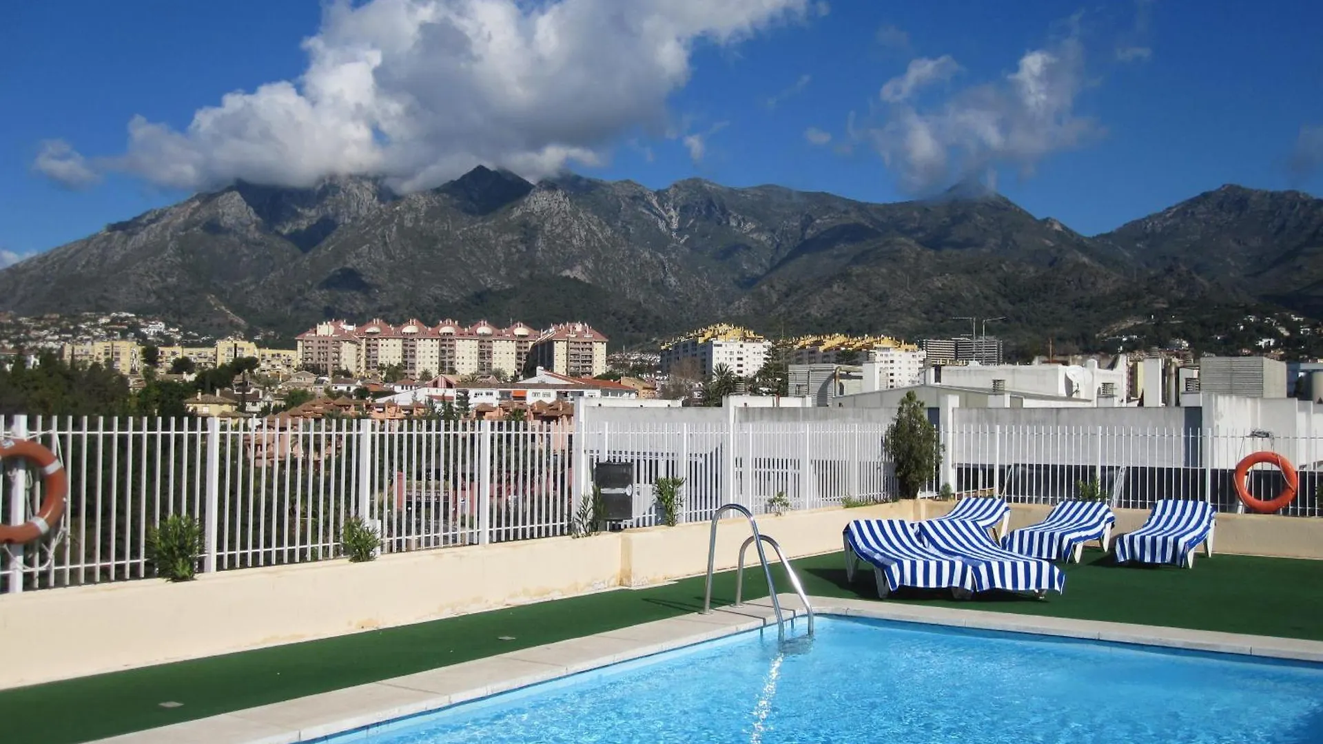 7 Hoteles Familiares Cerca de Marina La Bajadilla, Marbella