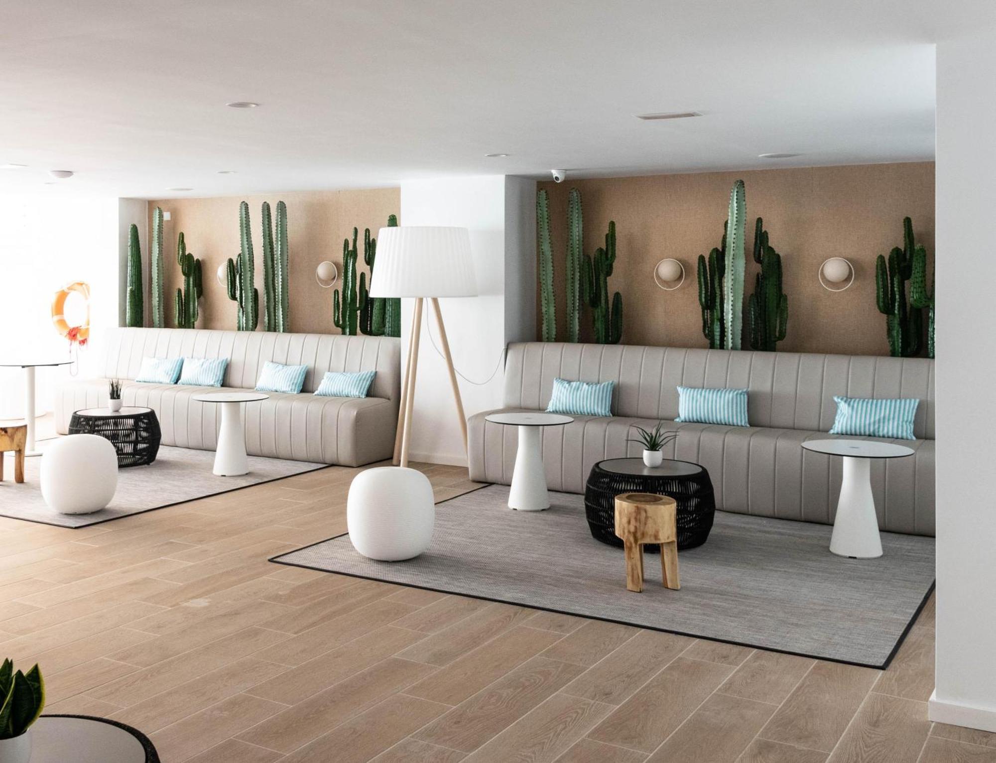 15 Hoteles Céntricos cerca del Club Marítimo San Antonio de la Playa
