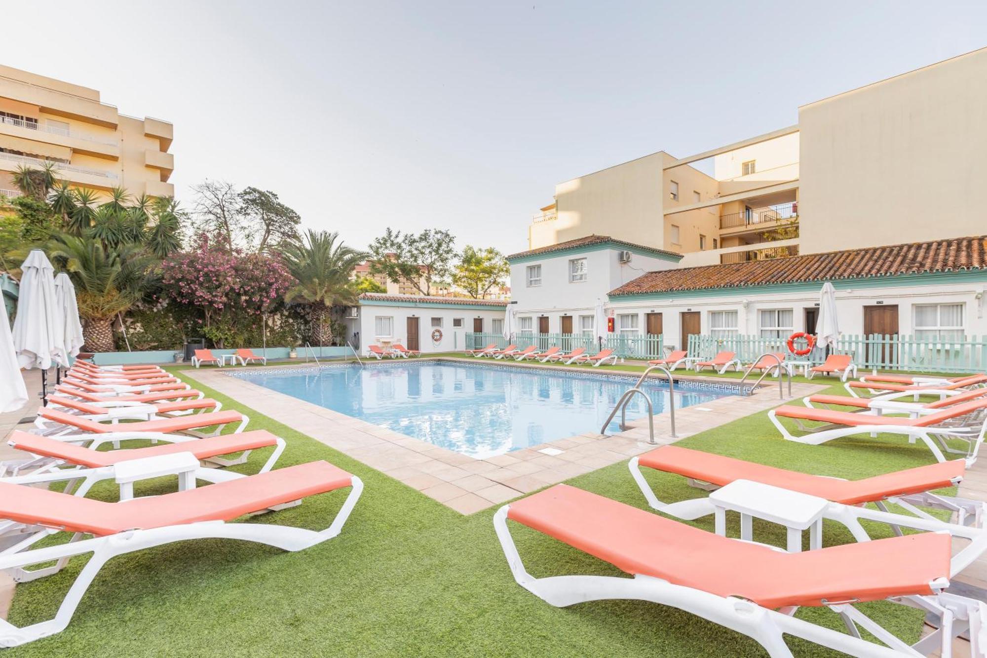 Cerca de Los Boliches: 7 Hoteles Familiares Comparados