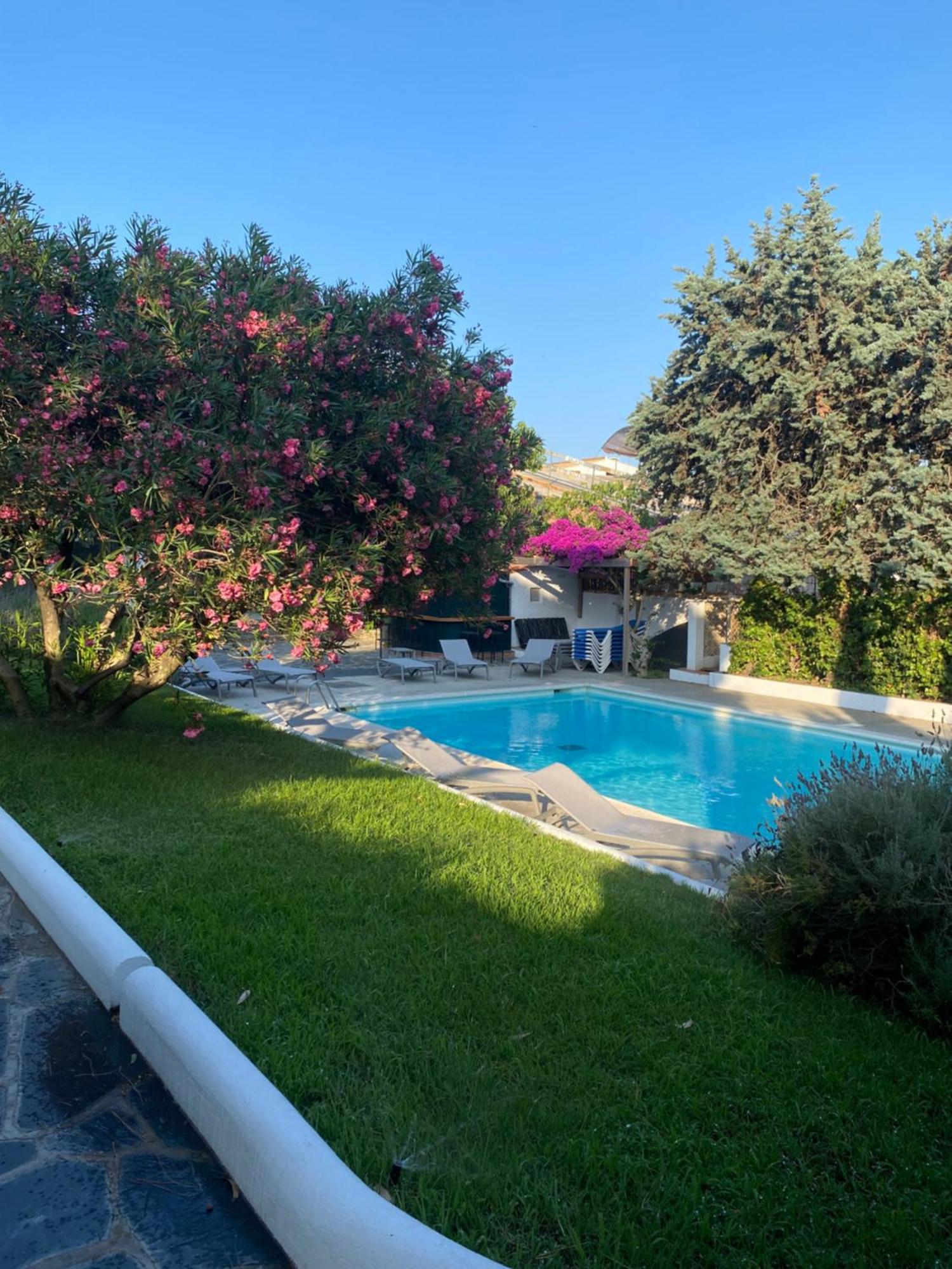 6 Hoteles Céntricos cerca de Ciutadella de Roses que Merece la Pena Conocer